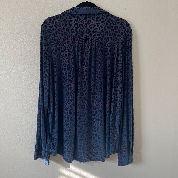 Umgee Sz 2X Blue Leopard Print Sheer Burnout Crushed Velvet Button Up Blouse - Picture 5 of 11